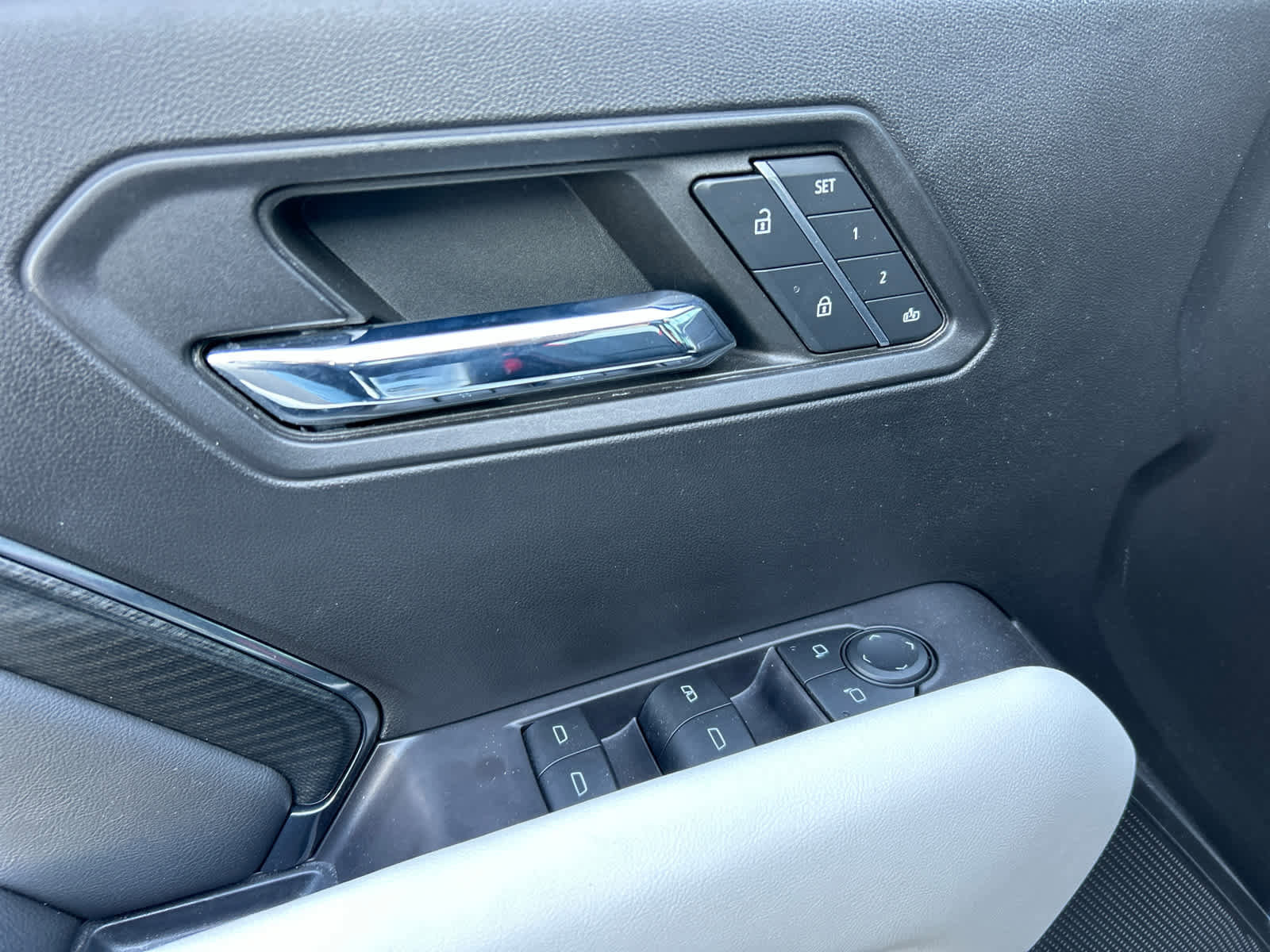 Used 2023 GMC Canyon AT4X image 27