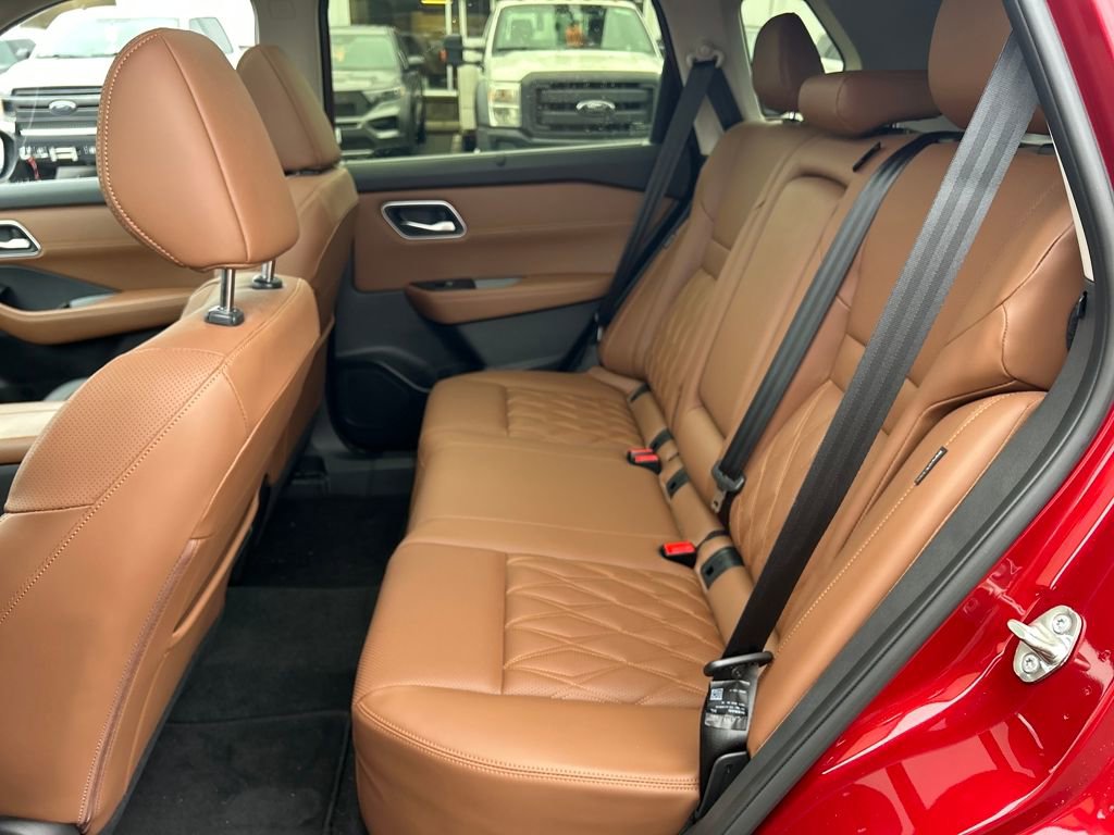 Used 2024 Nissan Rogue Platinum w/ Platinum Premium Package image 9