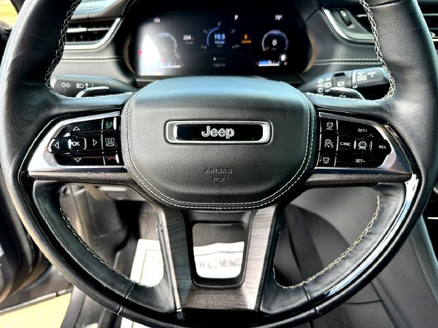 Used 2022 Jeep Grand Cherokee L Overland w/ Advanced Protech Group III AWD/4WD image 12