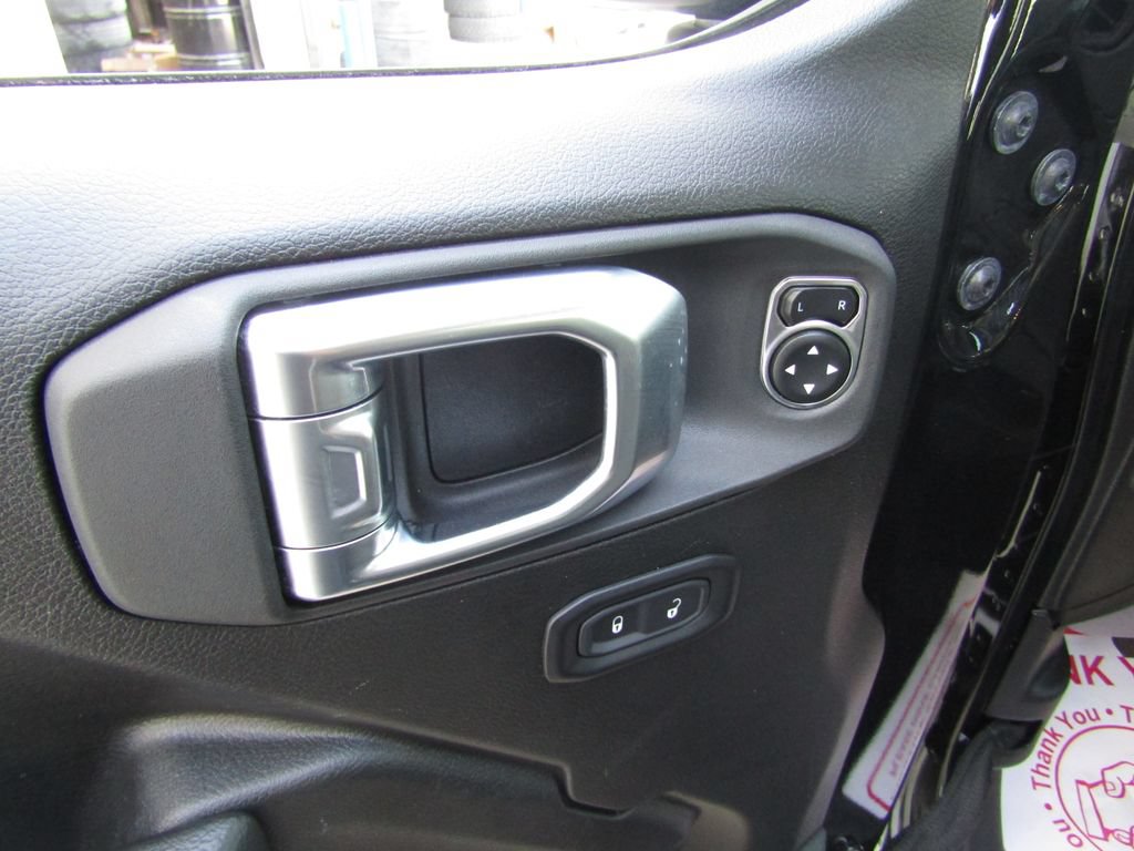 Used 2025 Jeep Wrangler Unlimited Rubicon w/ Convenience Group AWD/4WD image 19