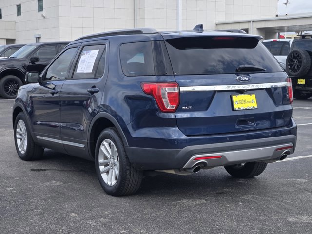 Certified 2017 Ford Explorer XLT image 4