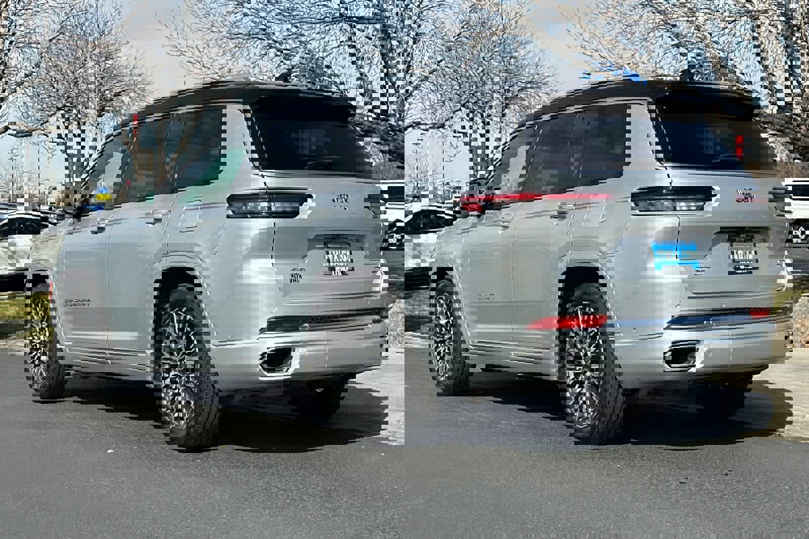 Used 2023 Jeep Grand Cherokee L Summit image 3