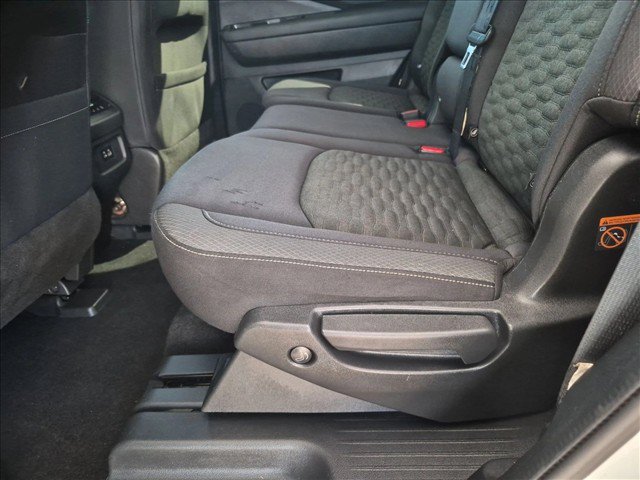 Used 2022 Nissan Pathfinder SV AWD/4WD image 16