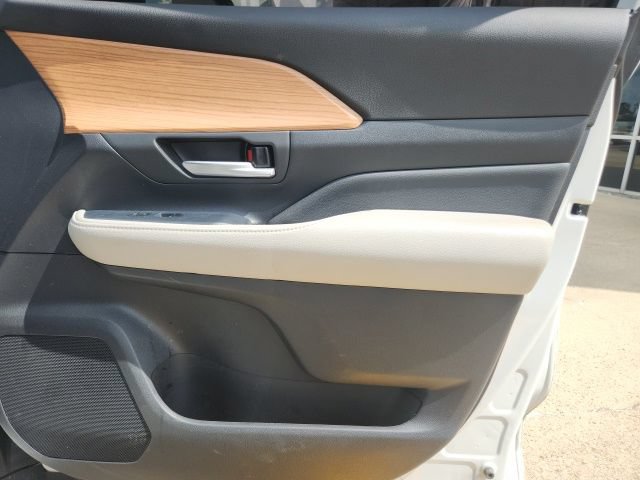 Used 2025 Toyota Grand Highlander FWD image 15