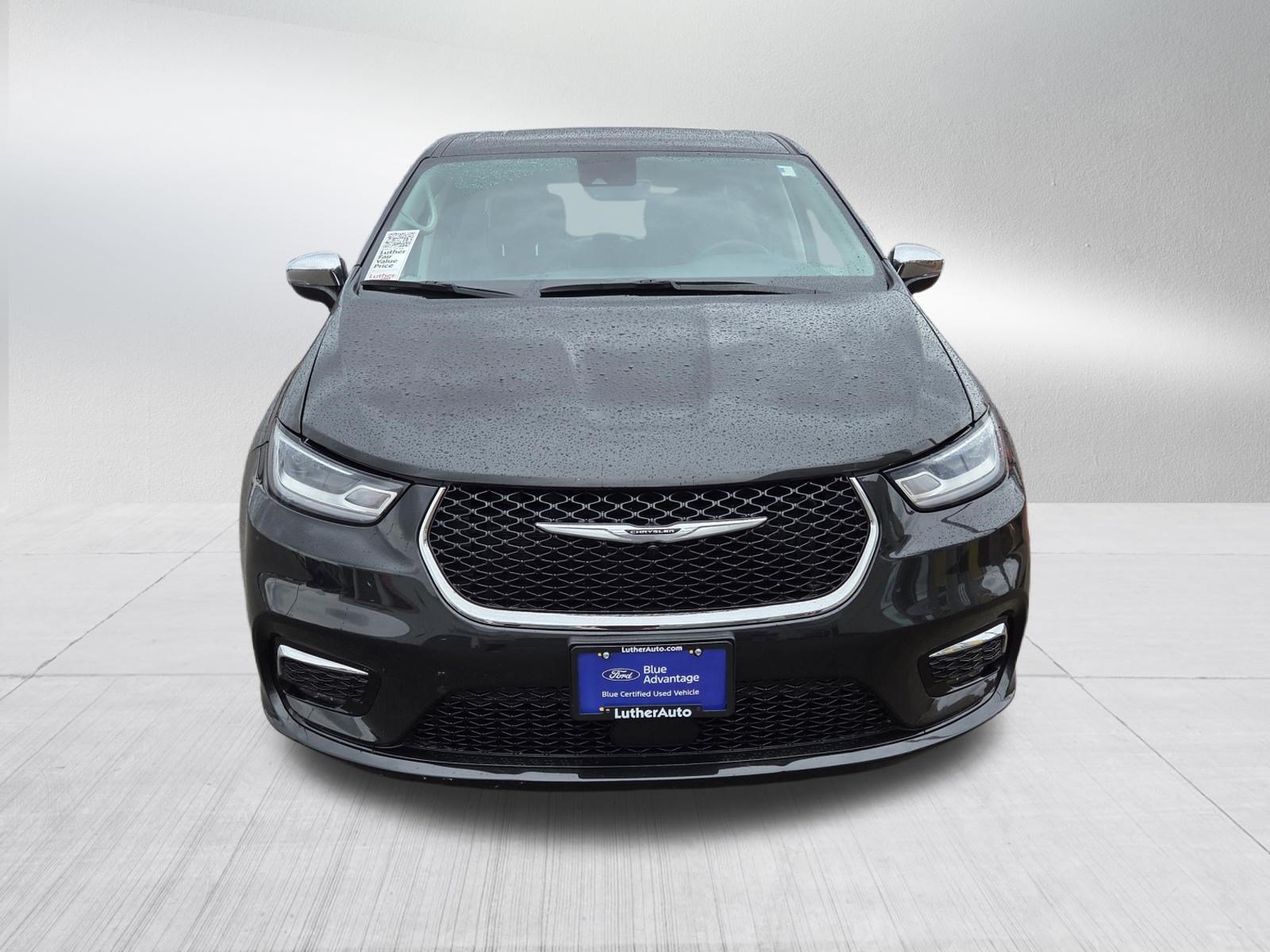 Used 2023 Chrysler Pacifica Limited FWD image 2