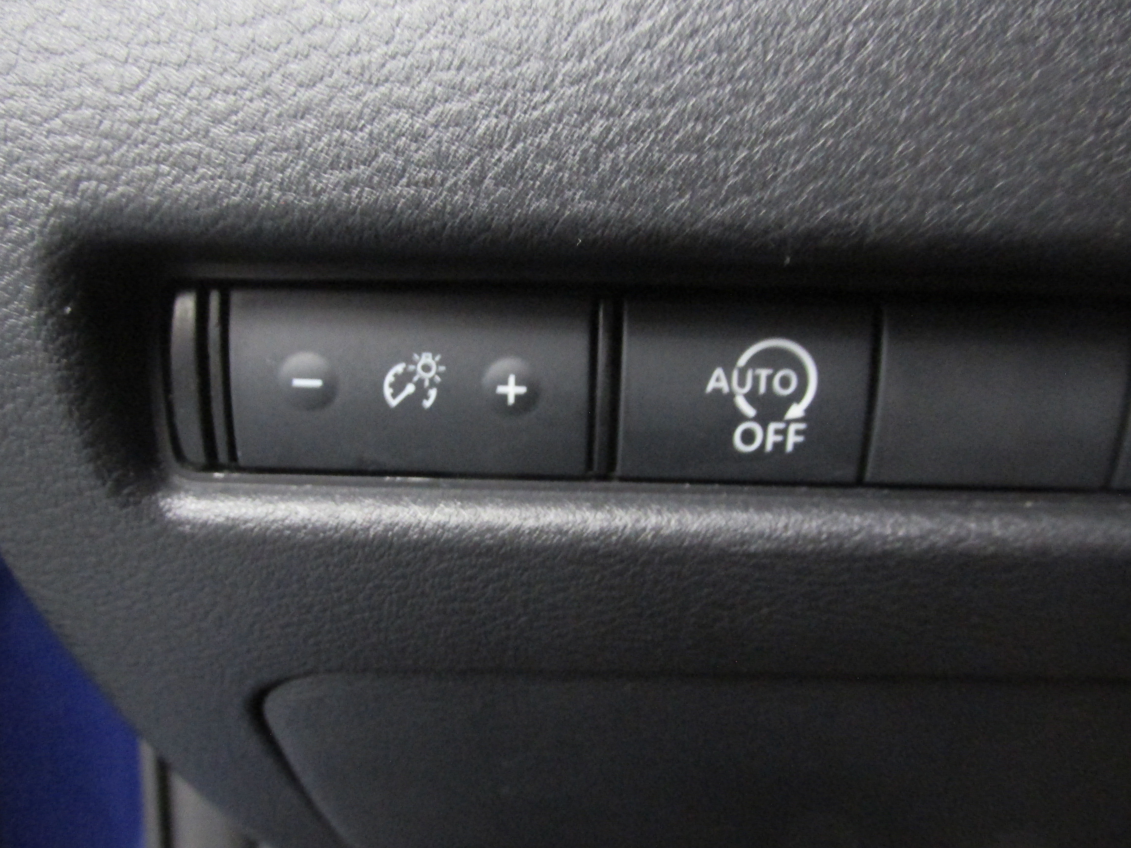 Used 2023 Nissan Rogue S AWD/4WD image 29