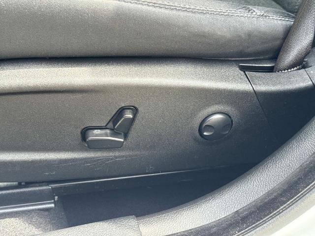 Used 2023 Chrysler 300 Touring image 22