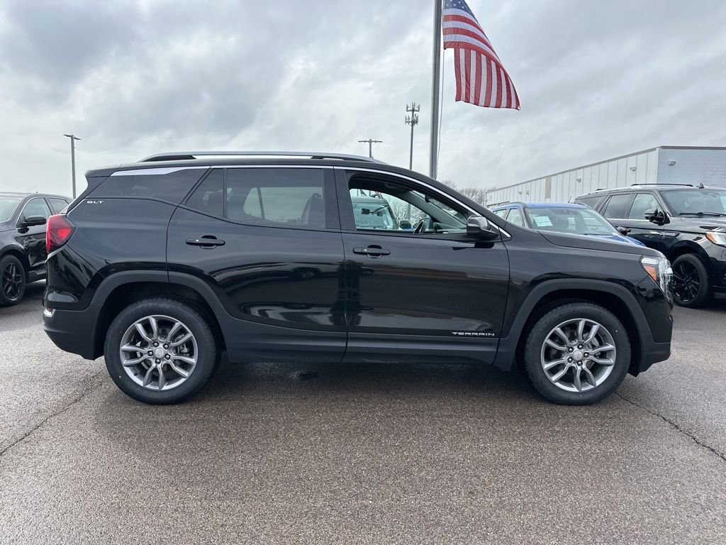 Used 2024 GMC Terrain SLT image 5