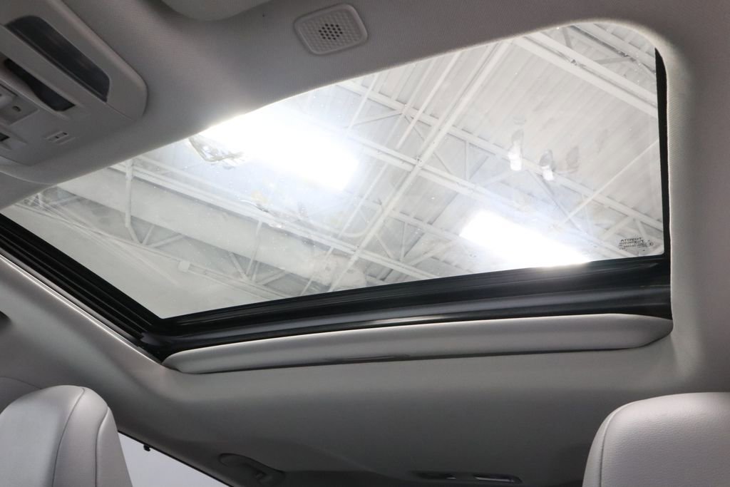 Used 2023 Toyota Highlander XLE FWD image 33