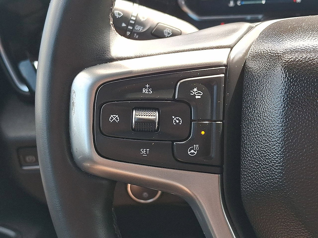 Used 2023 Chevrolet Silverado 1500 LT AWD/4WD image 17