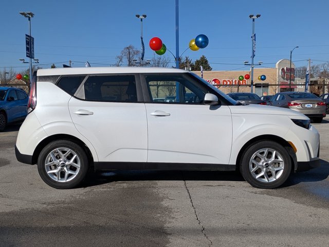 Used 2024 Kia Soul LX w/ Option Group 015 FWD image 3