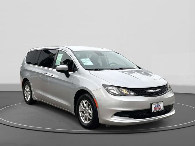 Used 2023 Chrysler Voyager LX image 6
