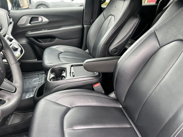 Used 2024 Chrysler Pacifica Limited FWD image 23
