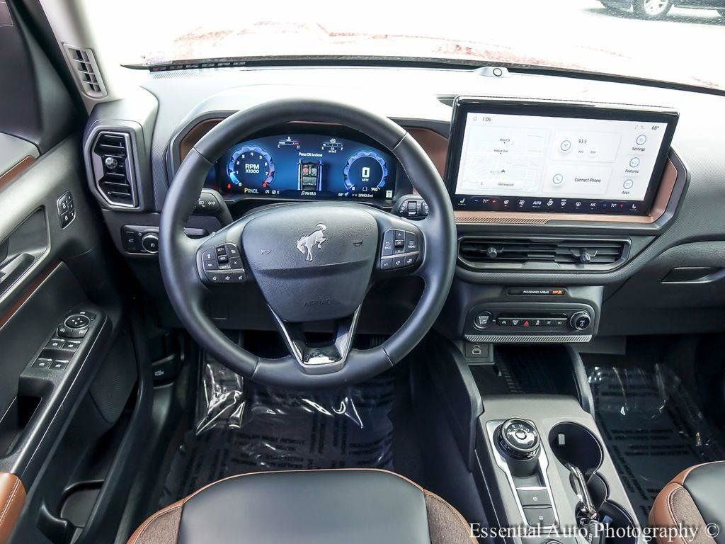 Certified 2025 Ford Bronco Sport Outer Banks w/ Outer Banks Tech Package+ AWD/4WD image 12