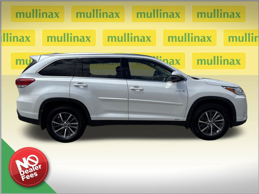 Used 2019 Toyota Highlander XLE AWD/4WD image 2