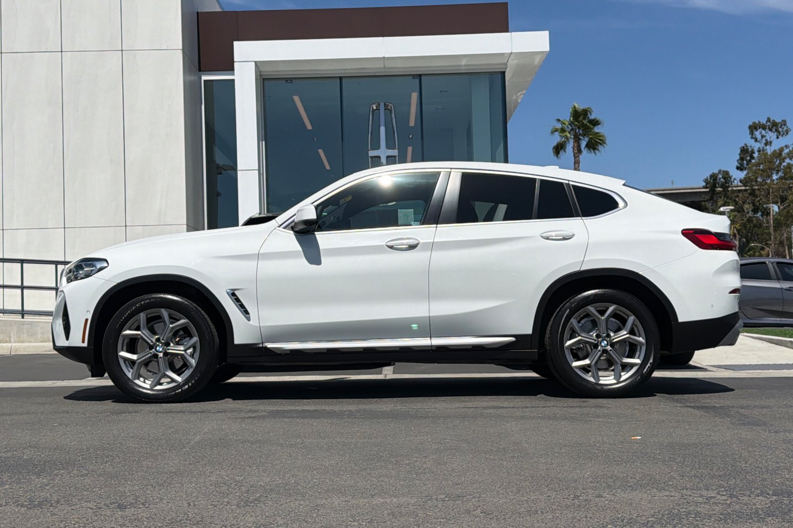 Used 2024 BMW X4 xDrive30i w/ Premium Package AWD/4WD image 6