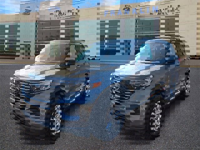 Certified 2023 Ford Explorer XLT image 3