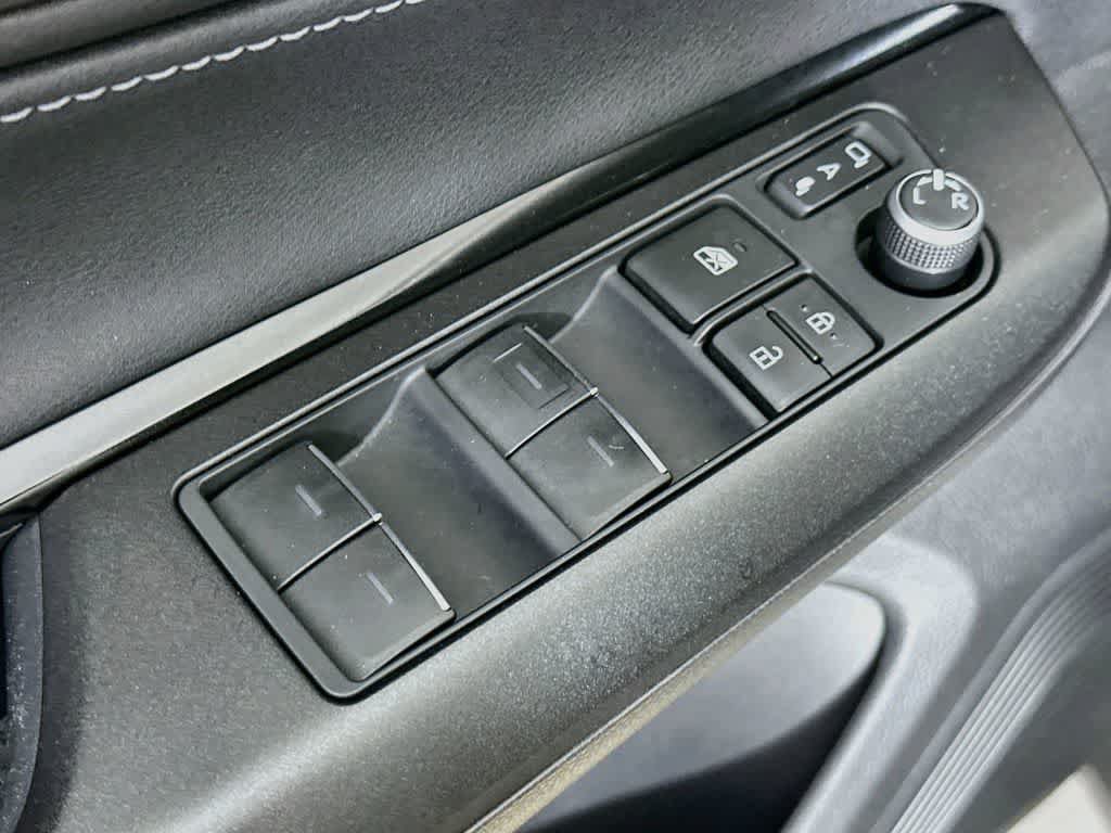 Used 2021 Toyota Venza LE AWD/4WD image 29
