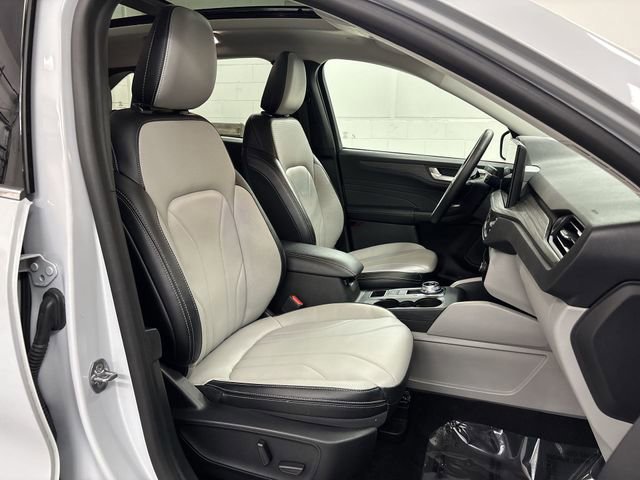 Certified 2025 Ford Escape PHEV w/ PHEV Premium Package image 24