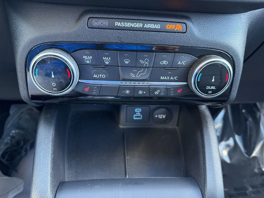 Certified 2022 Ford Escape Titanium w/ Class II Trailer Tow Package image 17