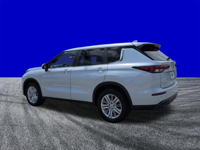 Used 2023 Mitsubishi Outlander ES FWD image 5