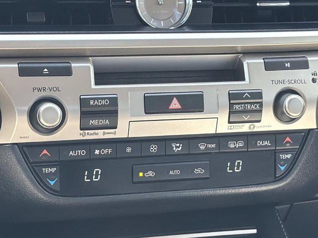 Used 2018 Lexus ES 300h w/ Luxury Package FWD image 16
