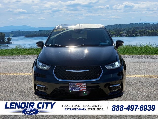 Used 2024 Chrysler Pacifica Touring-L FWD image 18
