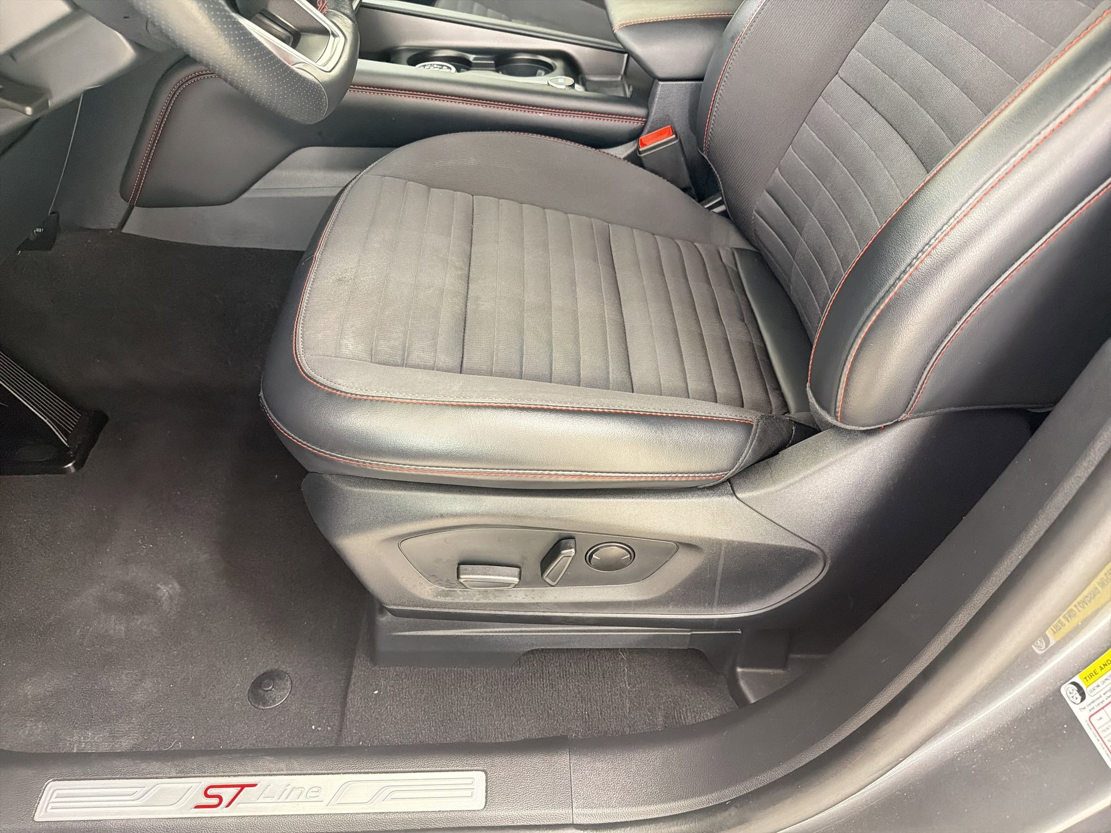Certified 2025 Ford Explorer ST-Line w/ ST-Line Street Pack AWD/4WD image 14