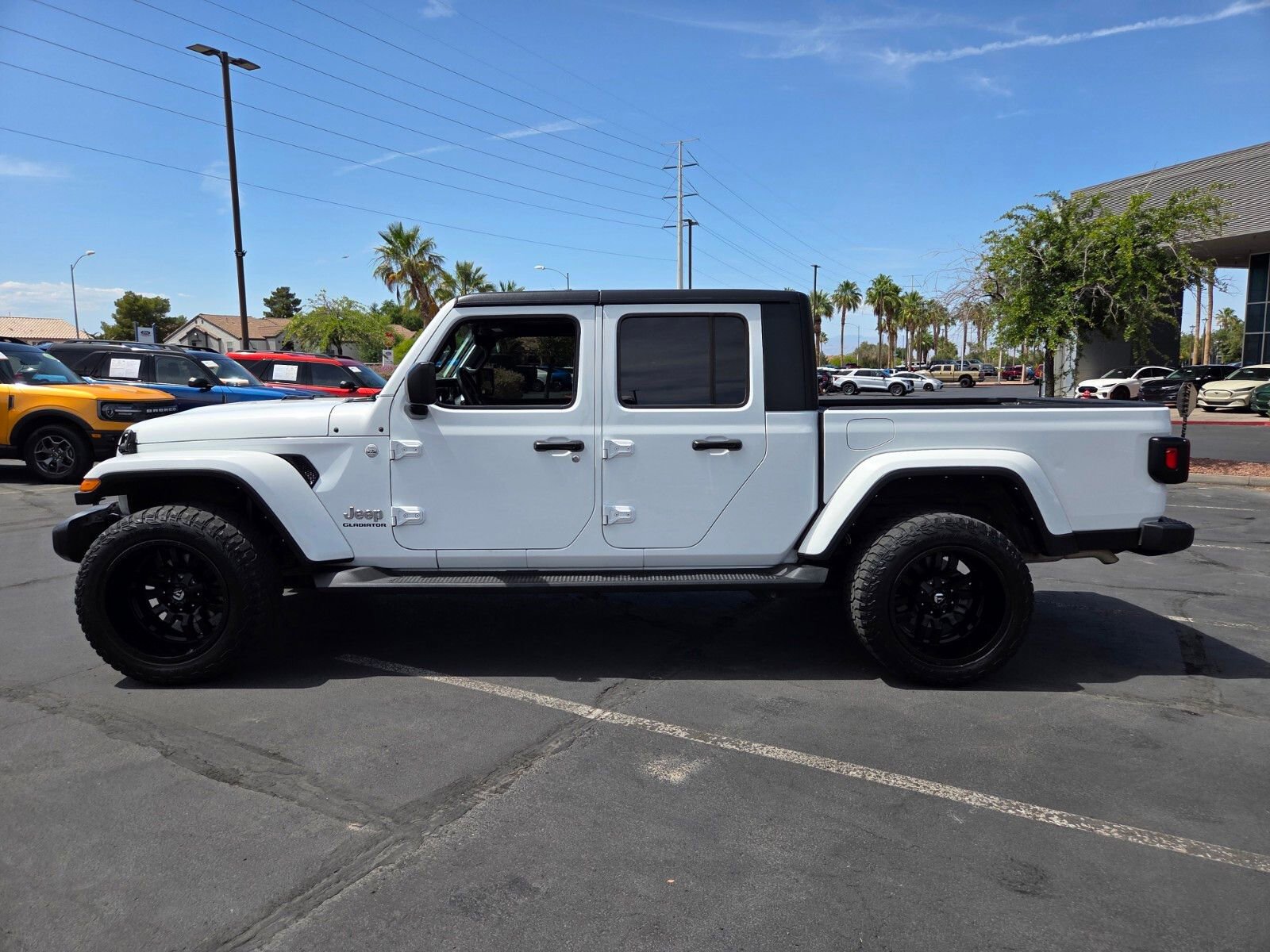 Used 2022 Jeep Gladiator Overland w/ Trailer Tow Package AWD/4WD image 3