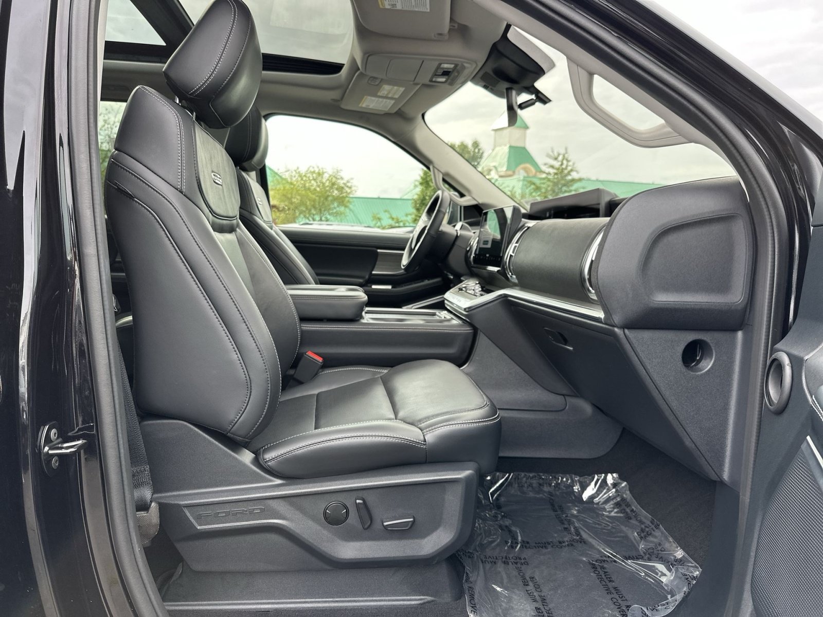 Certified 2025 Ford Expedition Platinum AWD/4WD image 29