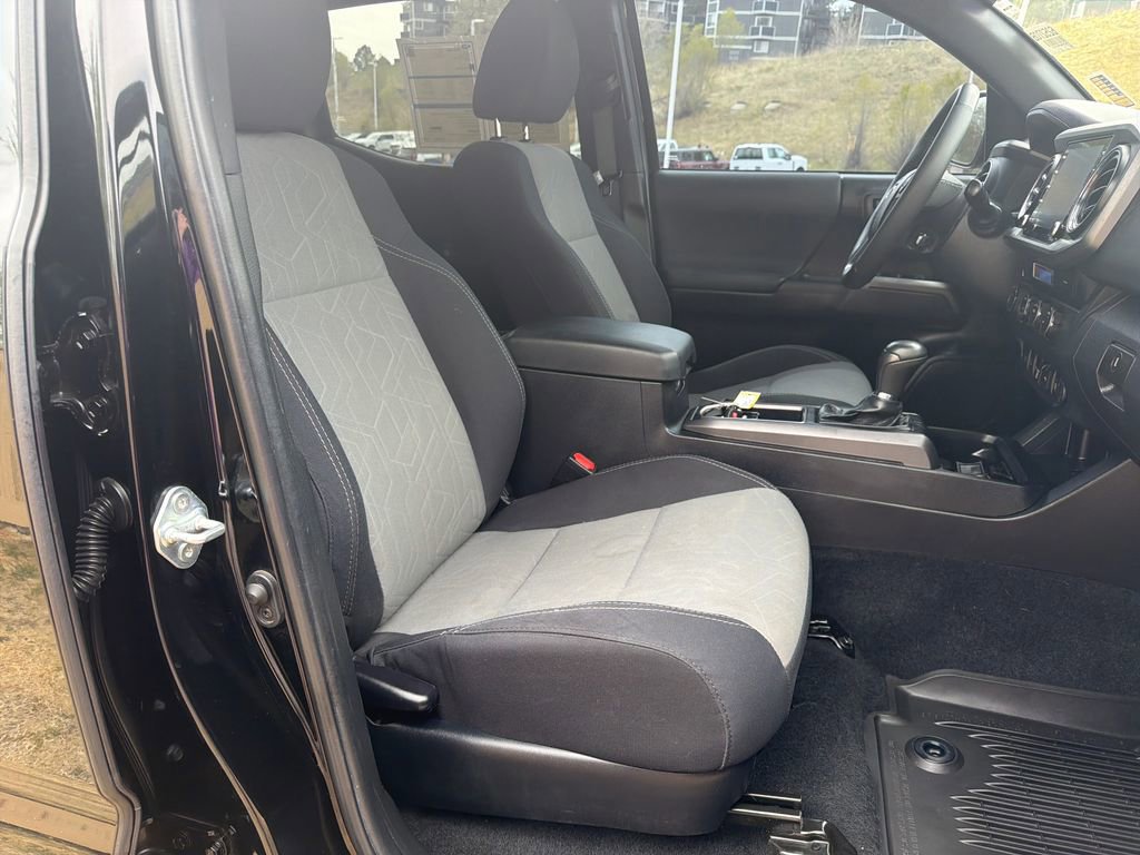 Used 2022 Toyota Tacoma TRD Sport w/ Technology Package AWD/4WD image 30