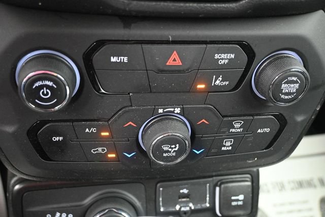 Used 2023 Jeep Renegade Latitude AWD/4WD image 12