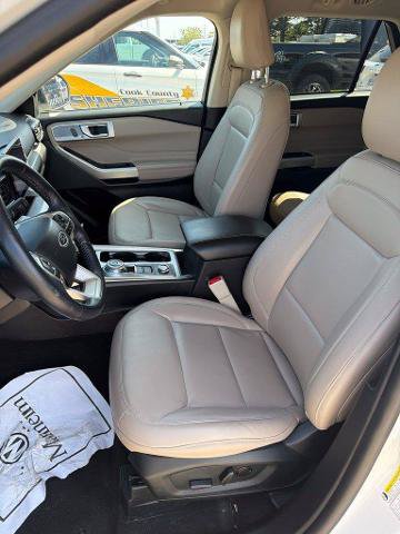 Certified 2023 Ford Explorer XLT w/ Equipment Group 202A AWD/4WD image 9