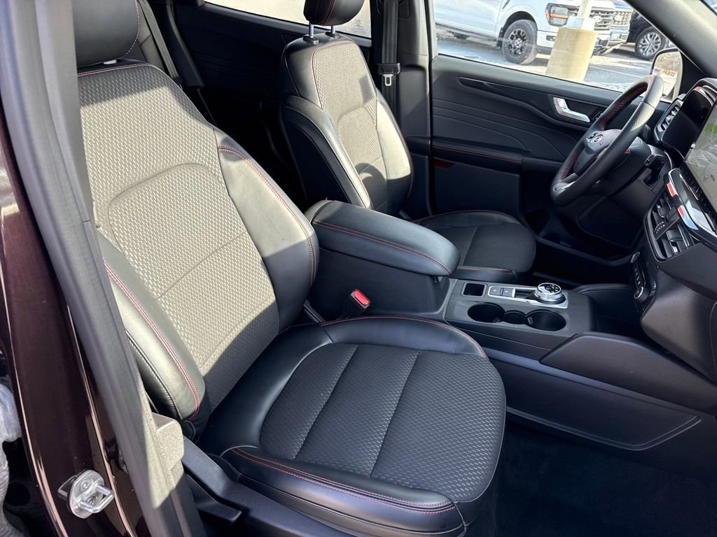 Certified 2023 Ford Escape ST-Line w/ Tech Pack #1 image 9