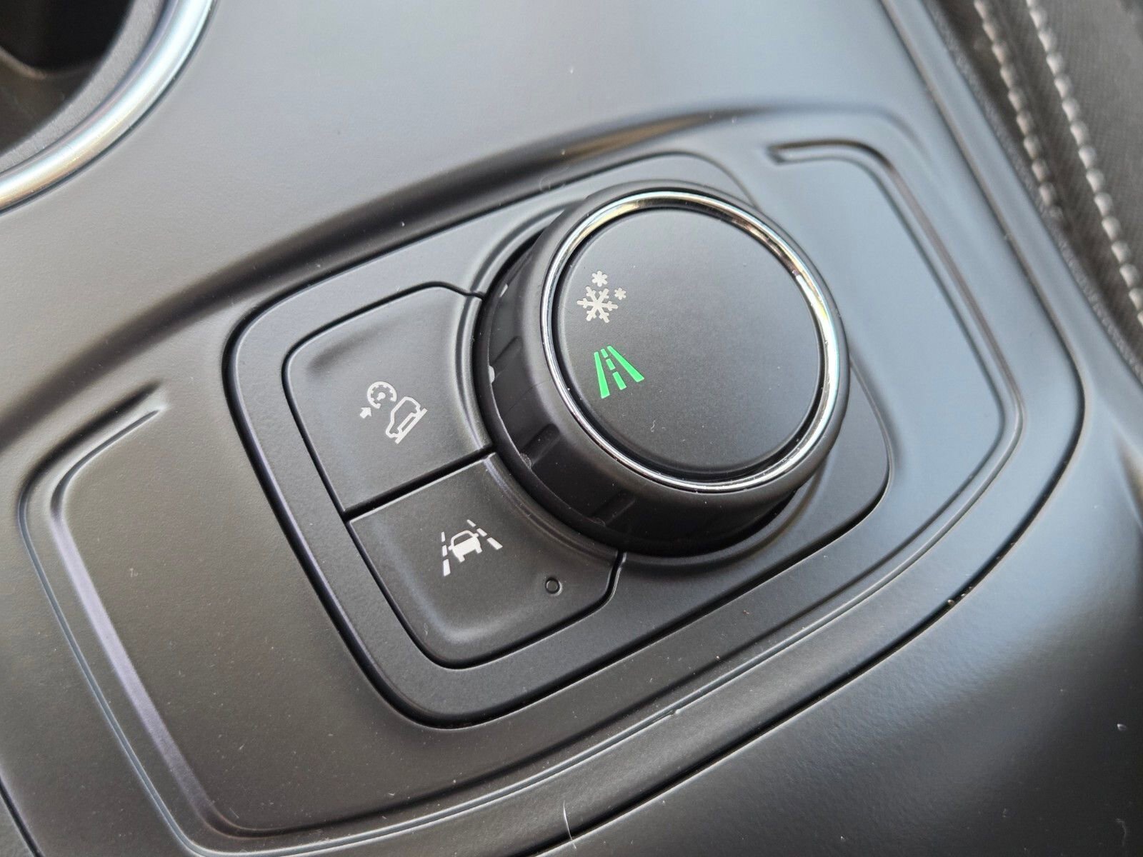 Used 2024 GMC Terrain SLE FWD image 24