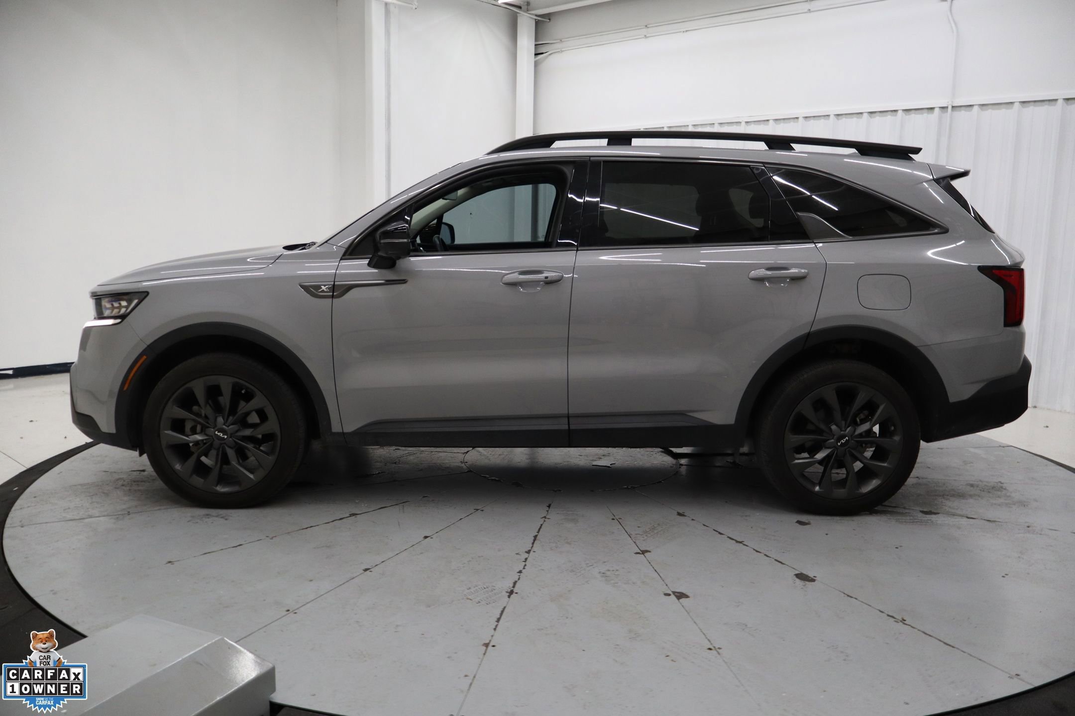 Used 2023 Kia Sorento SX Prestige image 2