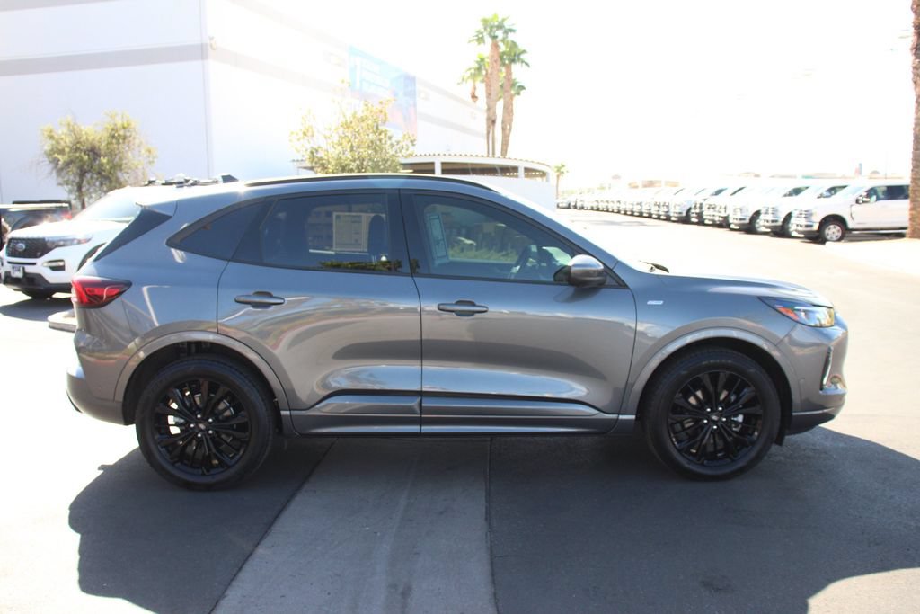 Certified 2023 Ford Escape ST-Line Elite w/ Premium Technology Package AWD/4WD image 10