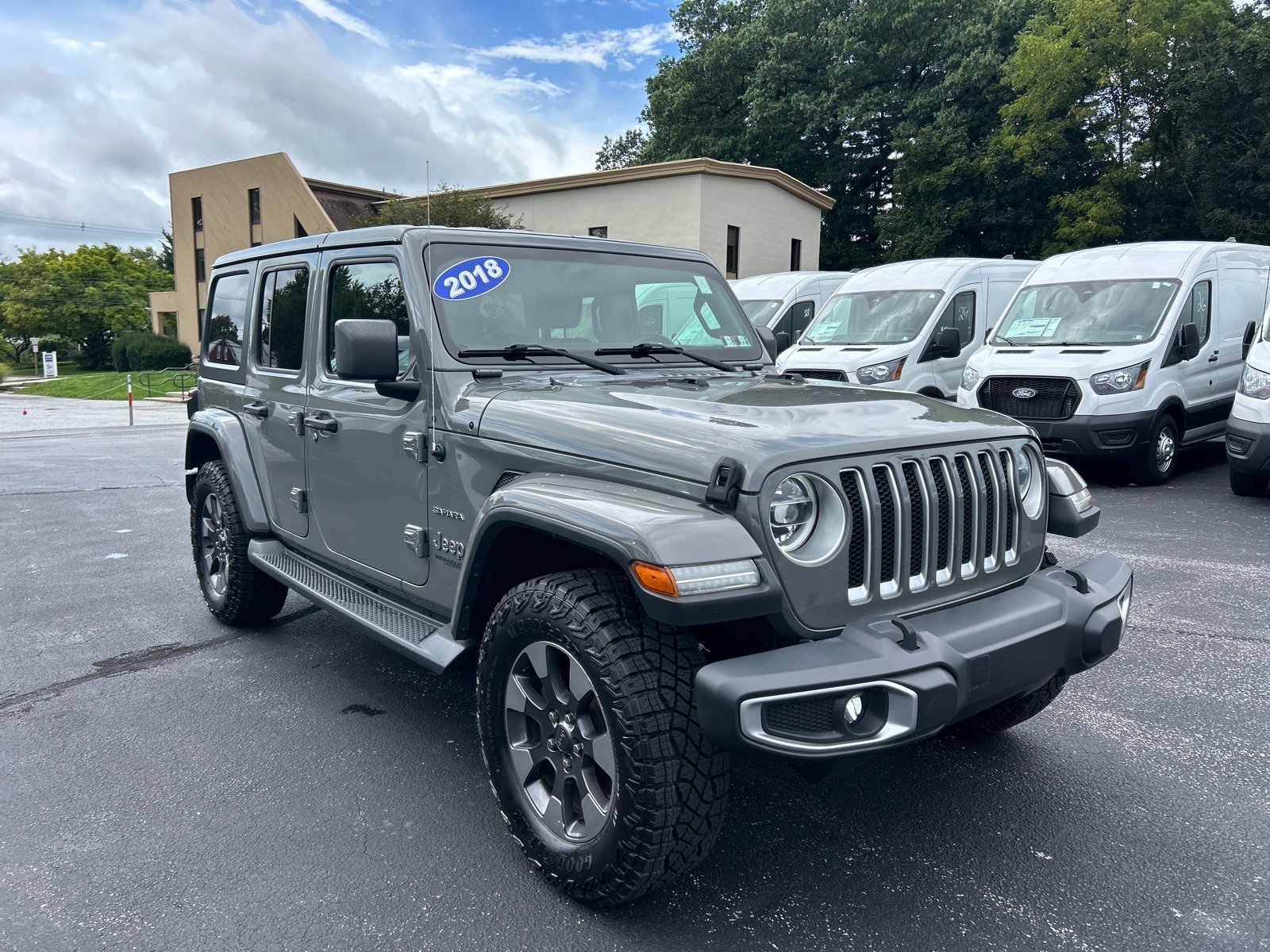 Used 2018 Jeep Wrangler Unlimited Sahara AWD/4WD image 3