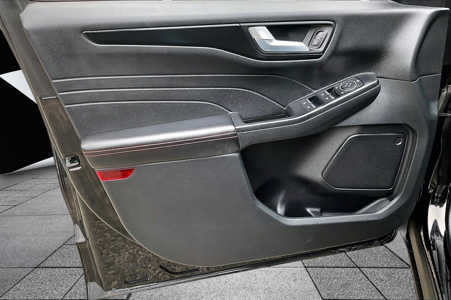 Certified 2022 Ford Escape SEL w/ SEL Stealth AWD Package image 18