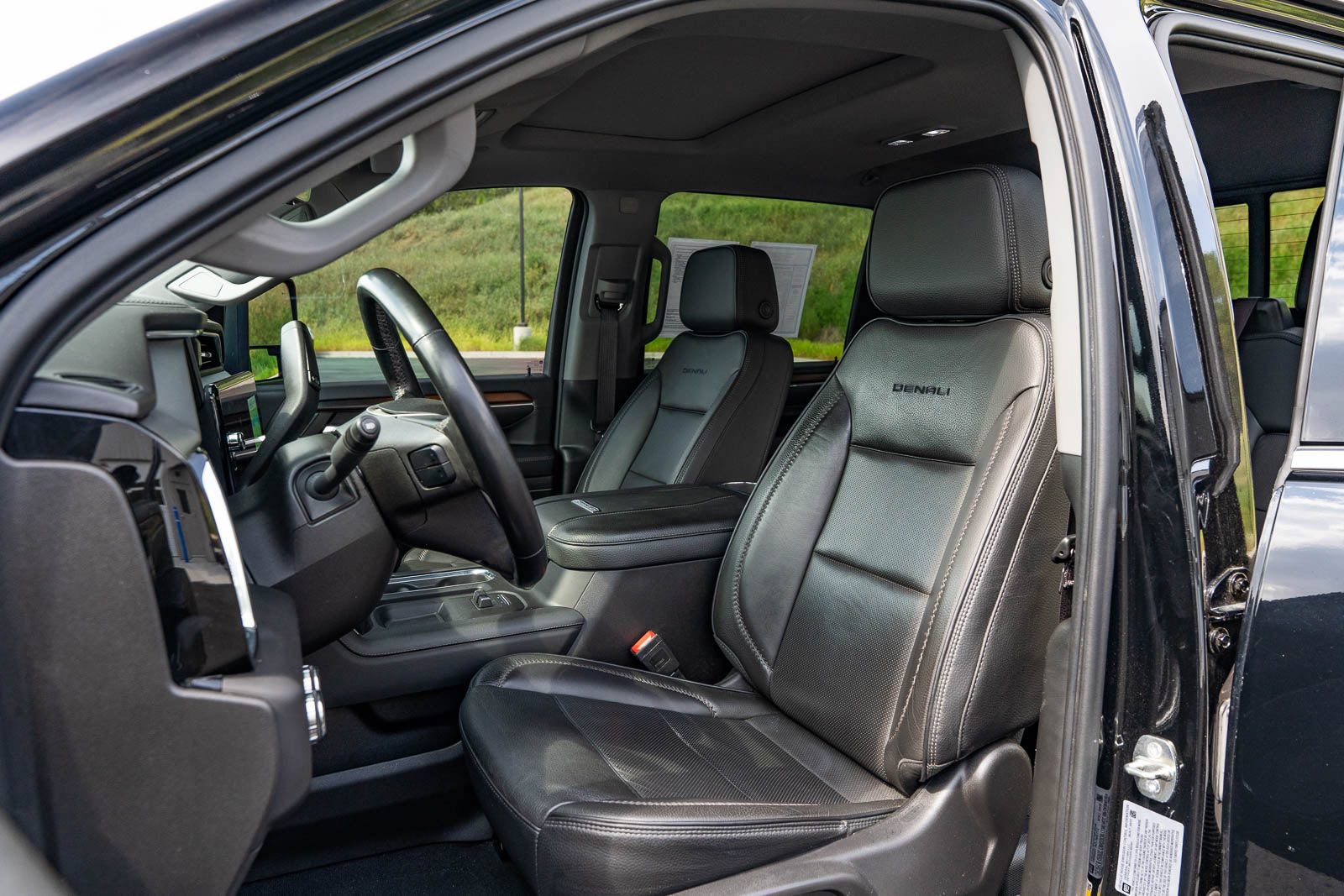 Used 2024 GMC Sierra 2500 Denali w/ Denali Reserve Package AWD/4WD image 19