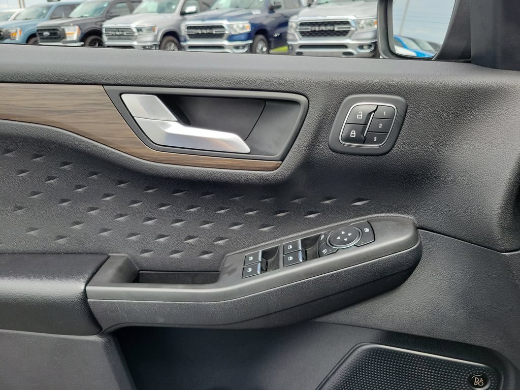 Certified 2020 Ford Escape Titanium w/ Titanium Premium Package 2.0 AWD/4WD image 20