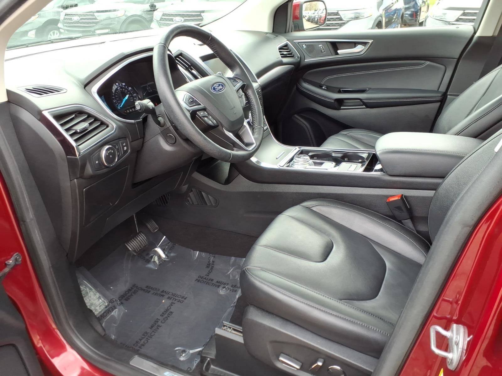 Certified 2019 Ford Edge Titanium w/ Cold Weather Package AWD/4WD image 11