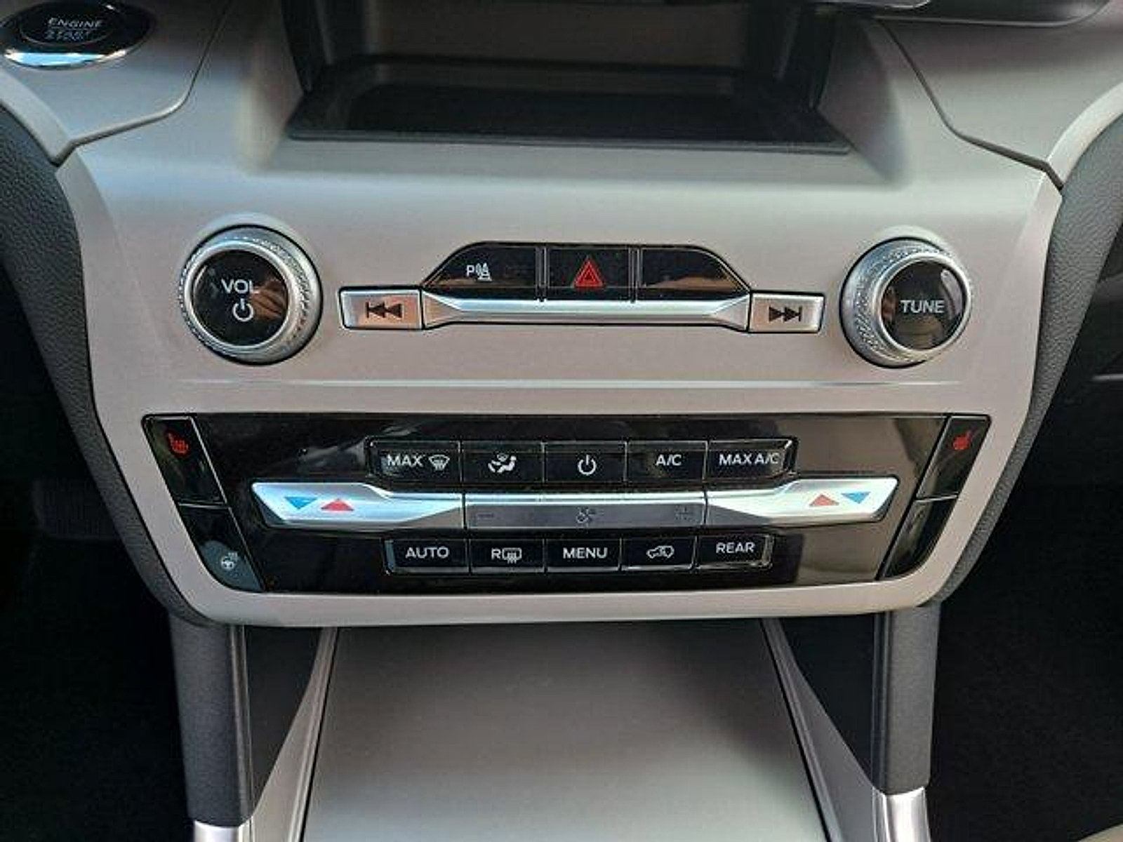 Certified 2024 Ford Explorer XLT w/ Equipment Group 202A AWD/4WD image 20