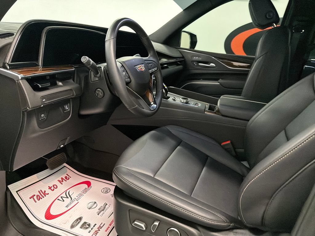 Used 2024 Cadillac Escalade Luxury RWD image 10