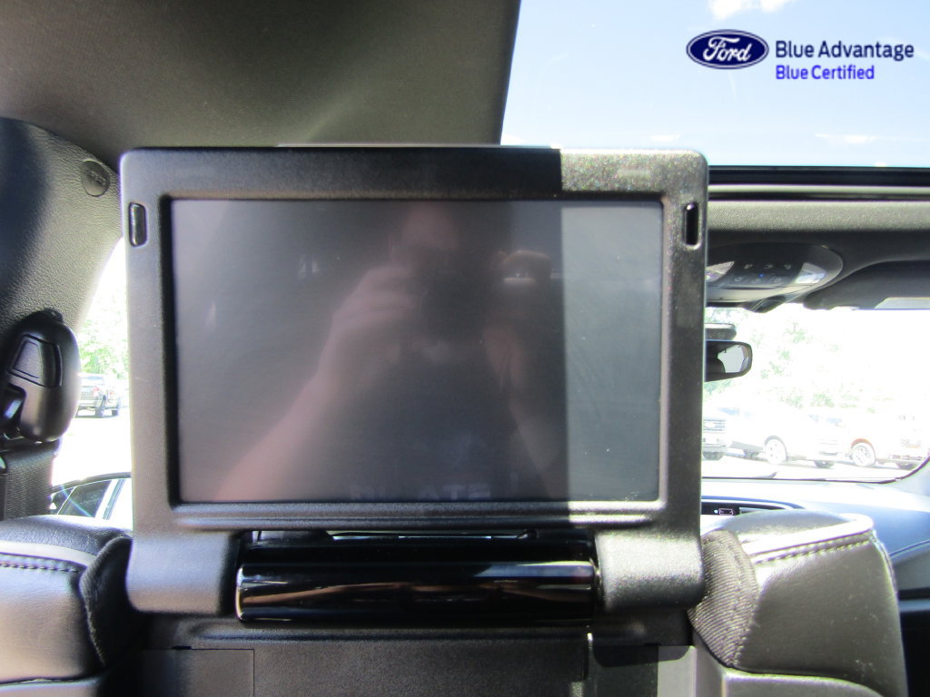 Used 2022 Chrysler Pacifica Limited w/ Uconnect Theater Family Group FWD image 5