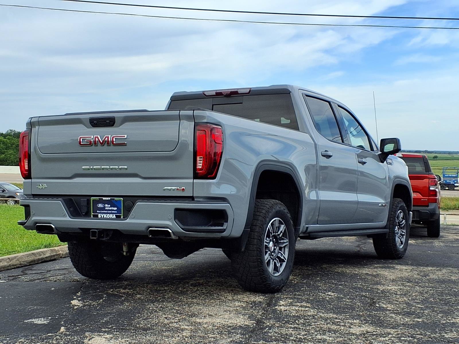 Used 2024 GMC Sierra 1500 AT4 w/ Technology Package AWD/4WD image 5