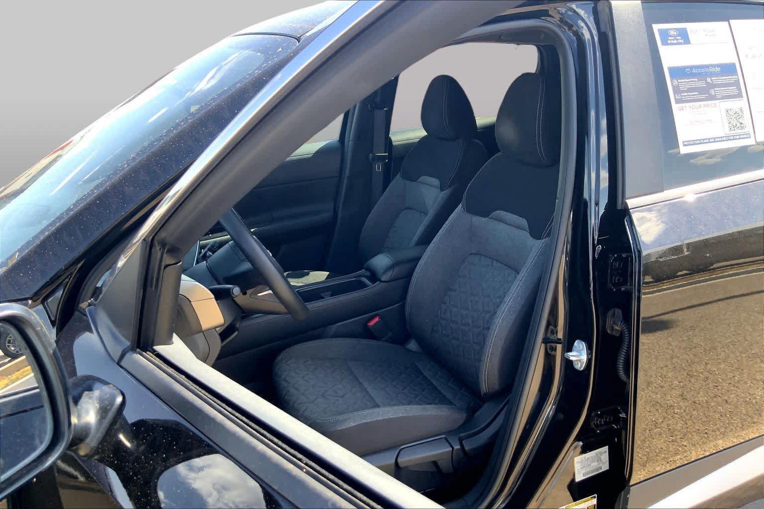 Used 2025 Nissan Kicks SV w/ SV Premium Package FWD image 8