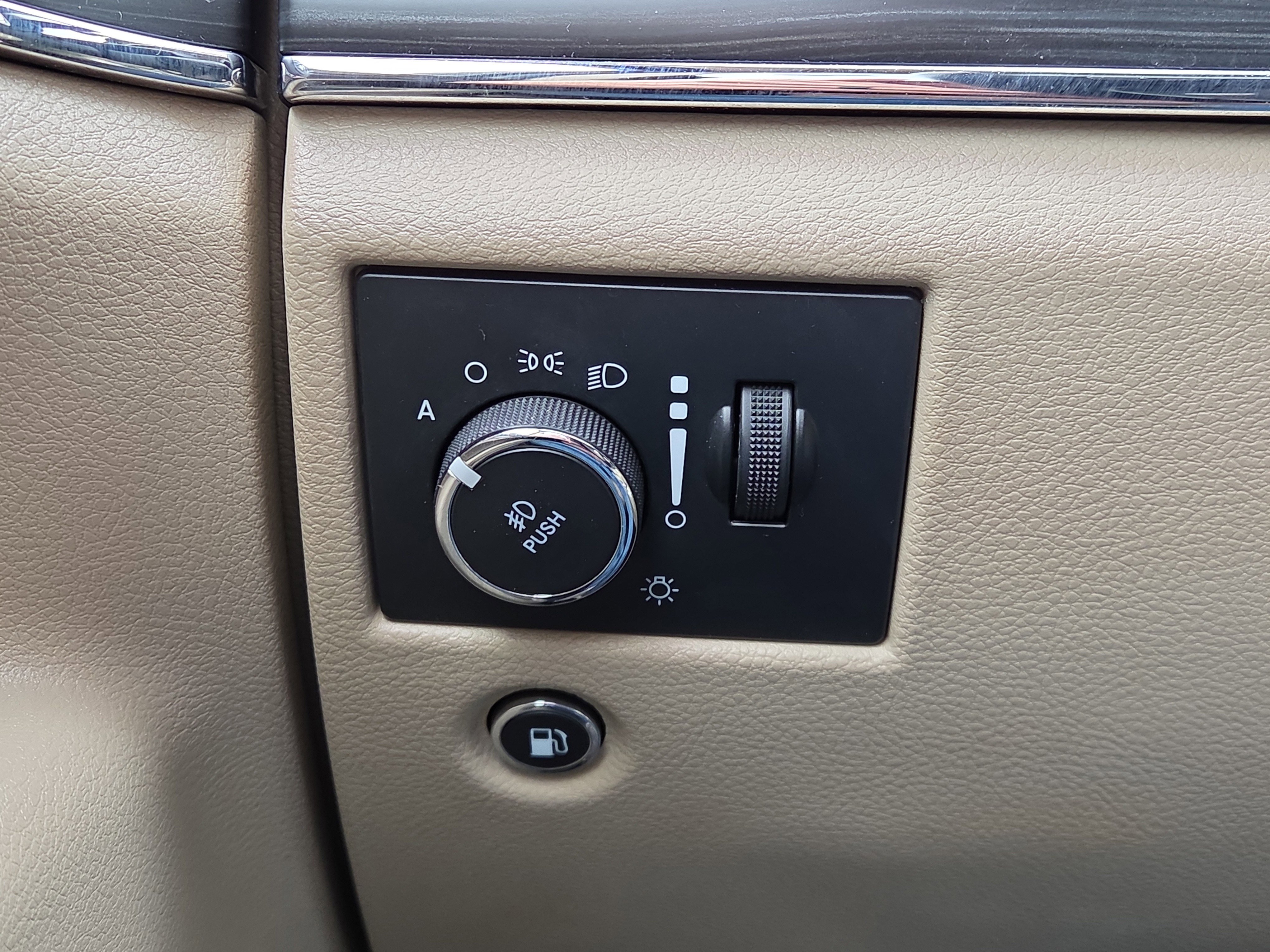 Used 2022 Jeep Grand Cherokee Limited w/ Tech Group image 25