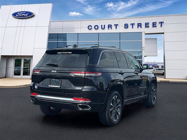 Used 2023 Jeep Grand Cherokee Overland w/ Luxury Tech Group IV AWD/4WD image 5