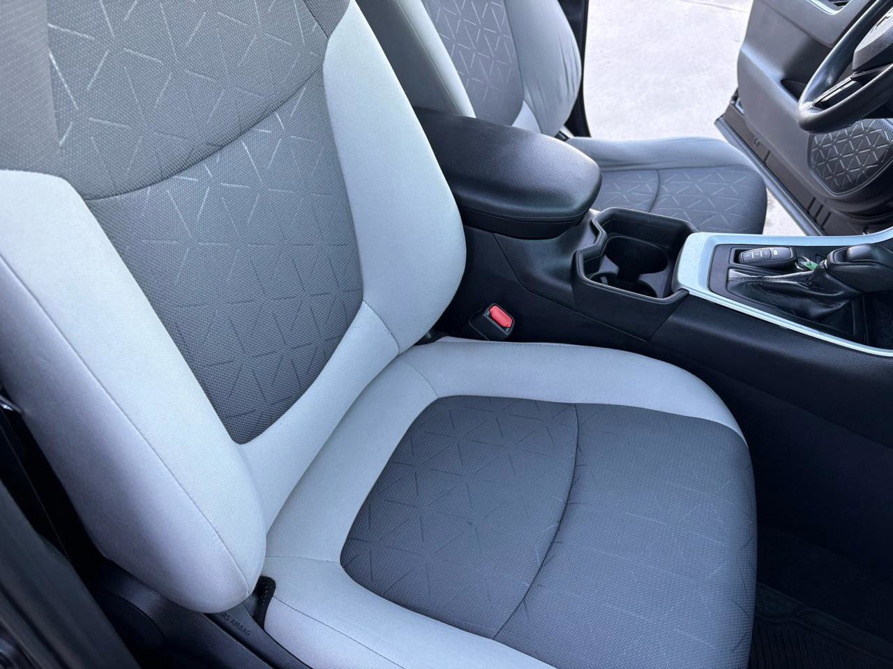 Used 2021 Toyota RAV4 XLE FWD image 43